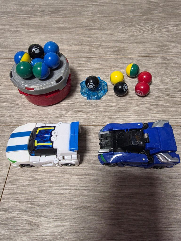 메카드볼-아칸,블리츠 등 2종+볼피커+볼13개+캐릭터스토퍼 1개 이미지