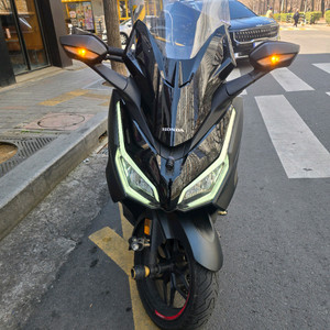 혼다 포르자350 블랙 23년식 8만5천