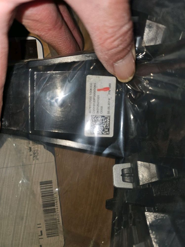 한번만 더내립다 빨랑 가져가세요 벤츠 GLC 쿠페 2019년식 순정 다이아몬드 그릴입니다 이미지