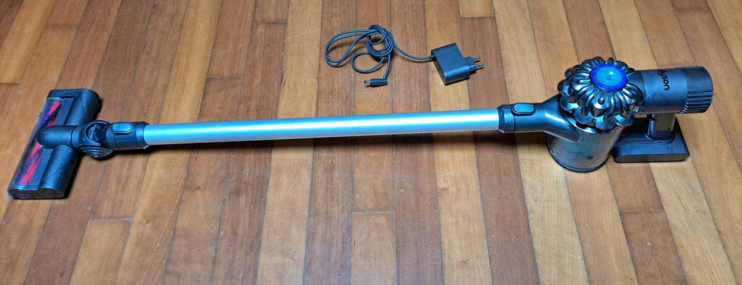 다이슨 무선청소기 이미지