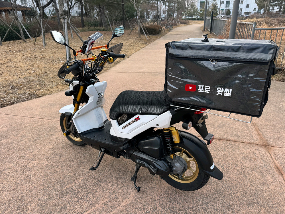 혼다 줌머x 16년형 화이트컬러 판매합니다--2