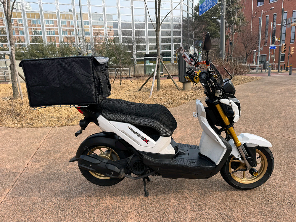 혼다 줌머x 16년형 화이트컬러 판매합니다--6