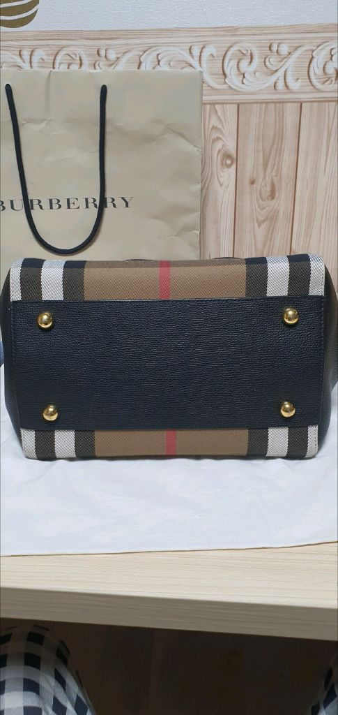 버버리 캔터비 숄더백 토트백 정품S급(감정O)구찌프라다루이비통디올고야드샤넬셀린느보테가생로랑발렌시아가가방 이미지