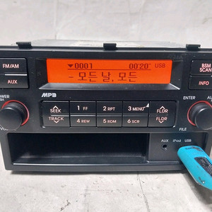 뉴모닝 2단 USB 옥스 오디오 / 96140-07010