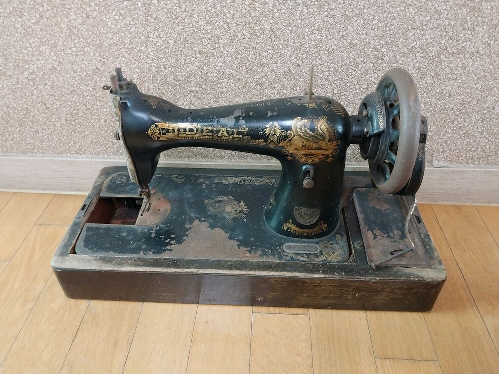 골동품 인테리어 100년 넘은 미싱 이미지