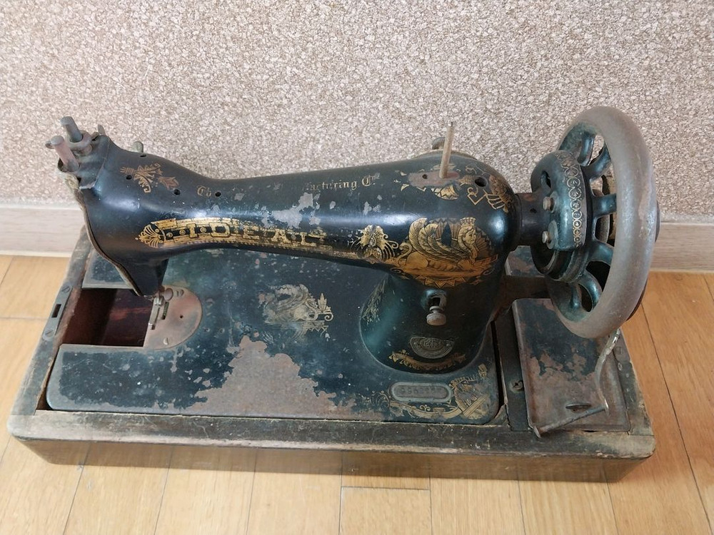 골동품 인테리어 100년 넘은 미싱 이미지