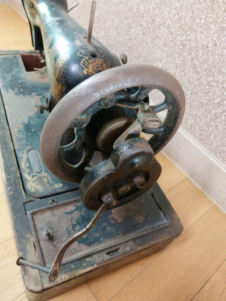 골동품 인테리어 100년 넘은 미싱 이미지