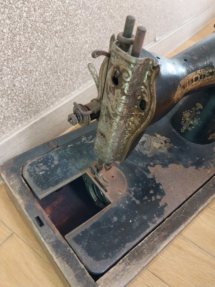 골동품 인테리어 100년 넘은 미싱 이미지