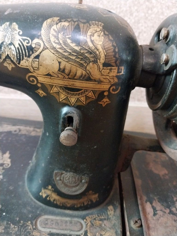 골동품 인테리어 100년 넘은 미싱 이미지