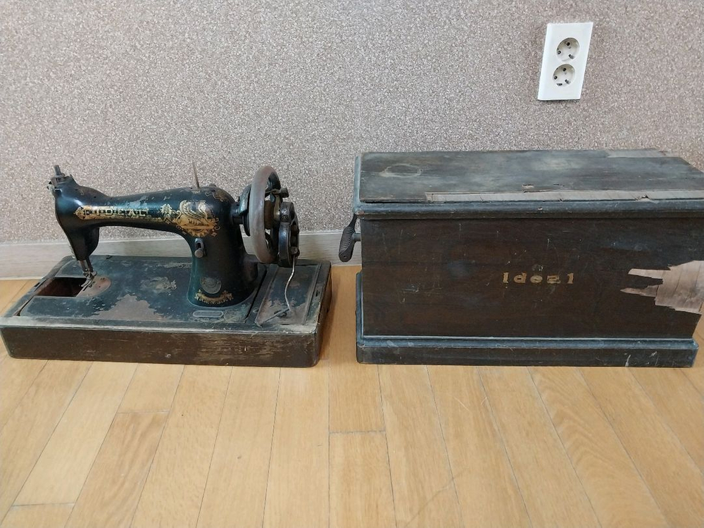 골동품 인테리어 100년 넘은 미싱 이미지