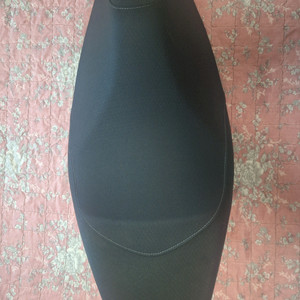 22년식 더뉴 pcx 순정 시트 팝니다