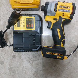 디월트 무선 임팩트렌치 세트