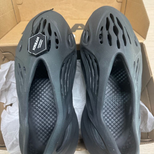 아디다스 이지 폼 러너 카본 (265size) 이미지