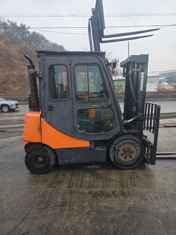 중고지게차 2톤 사이드쉬프트 이미지