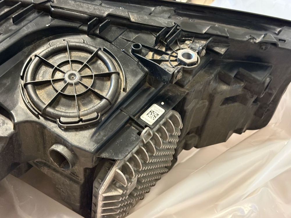 BMW G30 540i 헤드라이트 (운전석) 어댑티브 LED 이미지