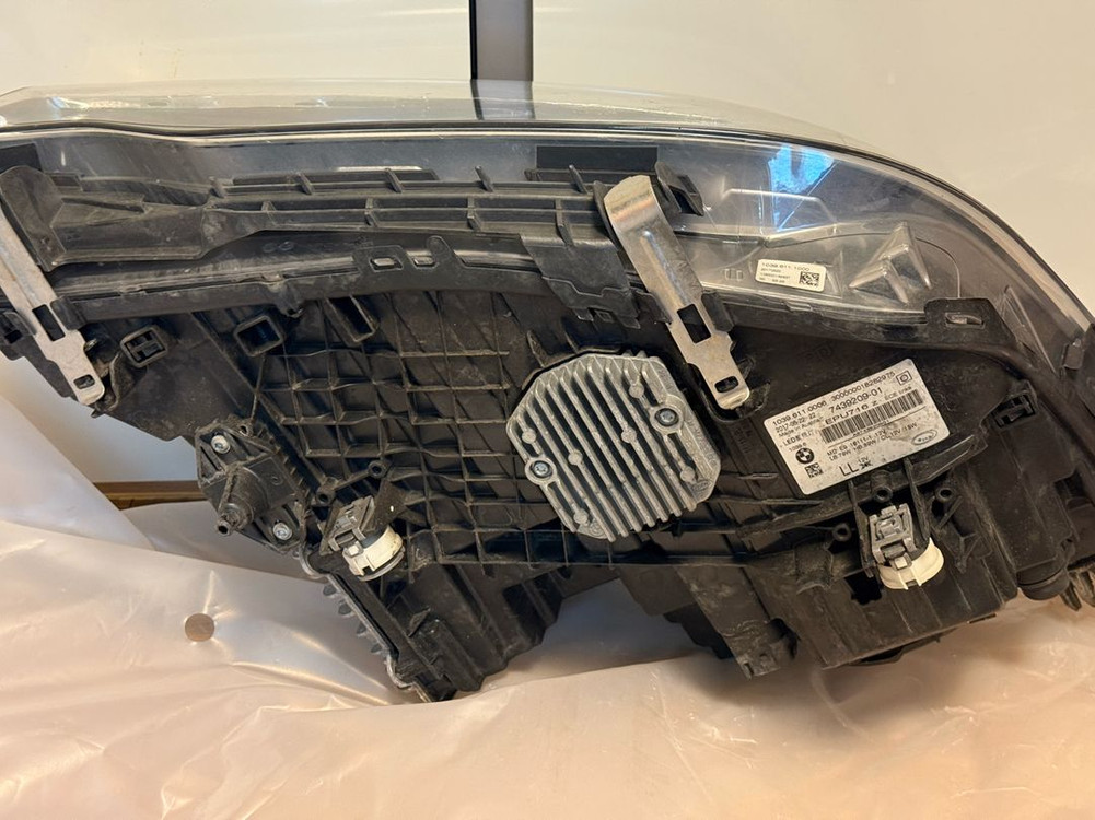 BMW G30 540i 헤드라이트 (운전석) 어댑티브 LED 이미지