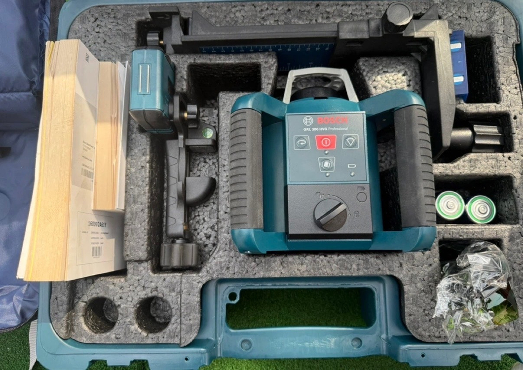 보쉬 GRL 300 HVG 레이저 레벨기 풀세트 이미지