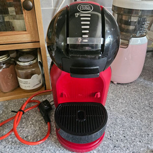 네스카페 돌체구스토 커피머신 이미지