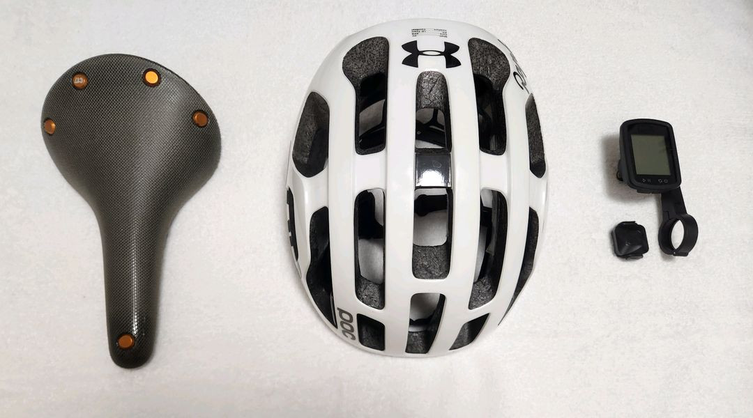 브롬톤 안장, 자전거 헬멧, 자전거 용품 팝니다--0