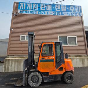 중고지게차 3톤 자동발 이미지
