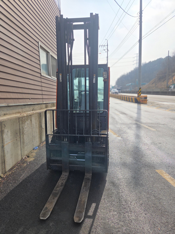 중고지게차 3톤 자동발 이미지