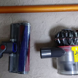 다이슨 V8 무선 청소기 파손품 부품용으로 처분 이미지