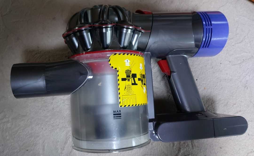 다이슨 V8 무선 청소기 파손품 부품용으로 처분 이미지