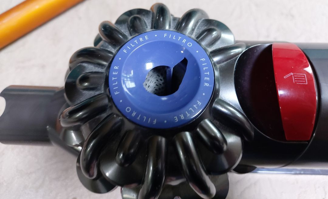 다이슨 V8 무선 청소기 파손품 부품용으로 처분 이미지