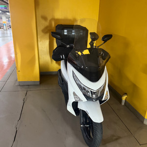 25년식 UHR125 팝니다 1000km 이하