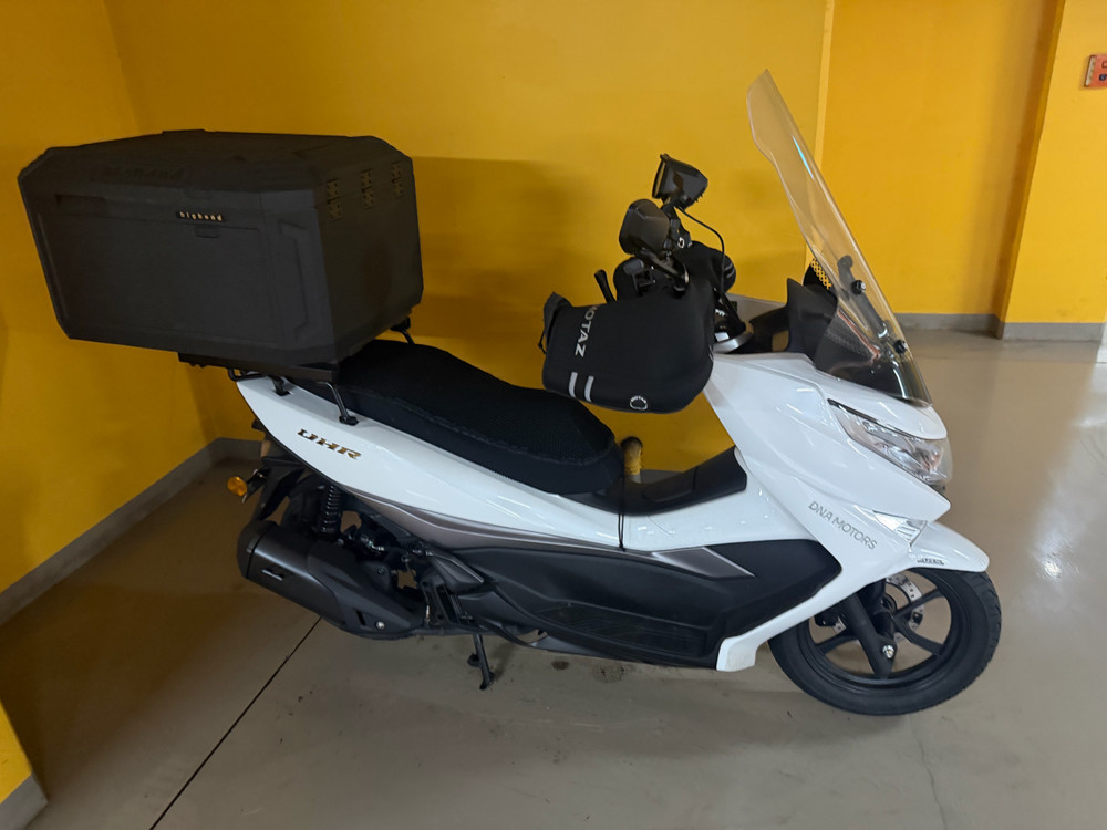 25년식 UHR125 팝니다 1000km 이하--1