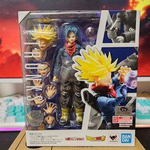 드래곤볼 SHF 미래트랭크스(혼웹한정) [개봉미품] 마지막 추가가격인하하여 판매합니다.