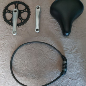 부품 처분> 자전거 크랭크 세트 및 쿠션 안장, 자물쇠 이미지
