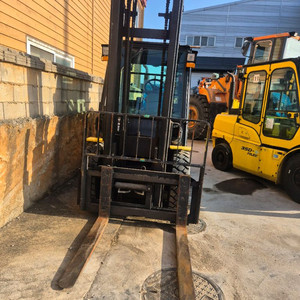 현대 지게차 35D-9F 3.5톤입니다 이미지