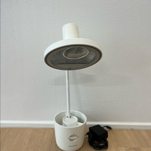 발뮤다 더 라이트 화이트 스탠드