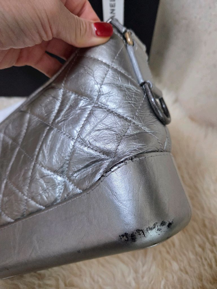 샤넬 가브리엘 호보 스몰 실버 24번대, 전체적인 사용감 많음(사진 참고) 이미지