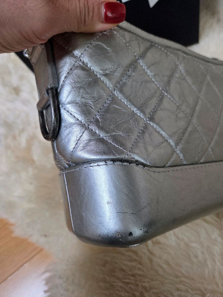 샤넬 가브리엘 호보 스몰 실버 24번대, 전체적인 사용감 많음(사진 참고) 이미지