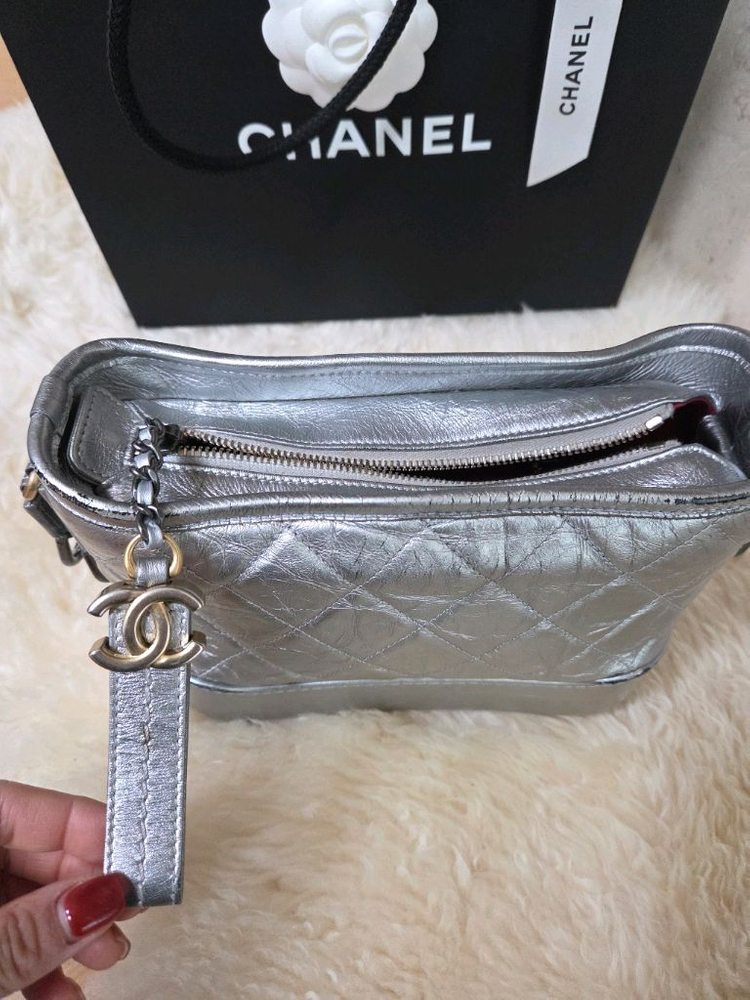 샤넬 가브리엘 호보 스몰 실버 24번대, 전체적인 사용감 많음(사진 참고) 이미지