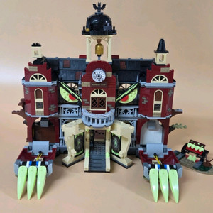 레고70425 히든사이드 뉴베리 유령고등학교 이미지