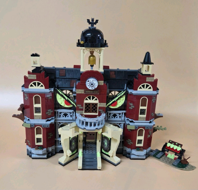 레고70425 히든사이드 뉴베리 유령고등학교 이미지