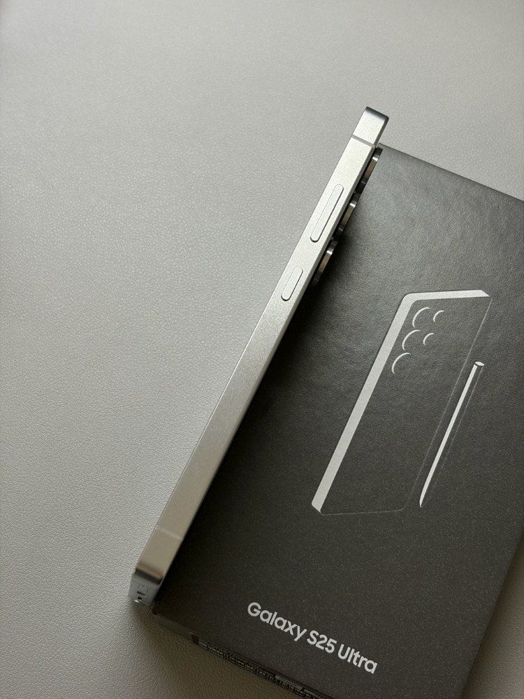 갤럭시 S25 울트라 512 자급제 화이트실버 (갤럭시 핏3 실버 증정) 이미지