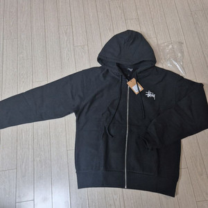 쿨거래시 13만9천택포! 미착용 새제품 정품 스투시 기모 후드집업 블랙 L 105사이즈 이미지