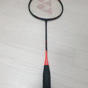 신품급 국내정품 요넥스 정품 볼트릭글란지 4u 팝니다 이미지