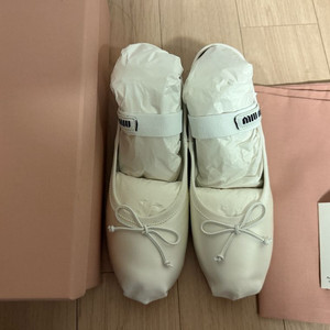 (정품) 미우미우 발레리나 새틴 플랫 슈즈 판매합니다 이미지