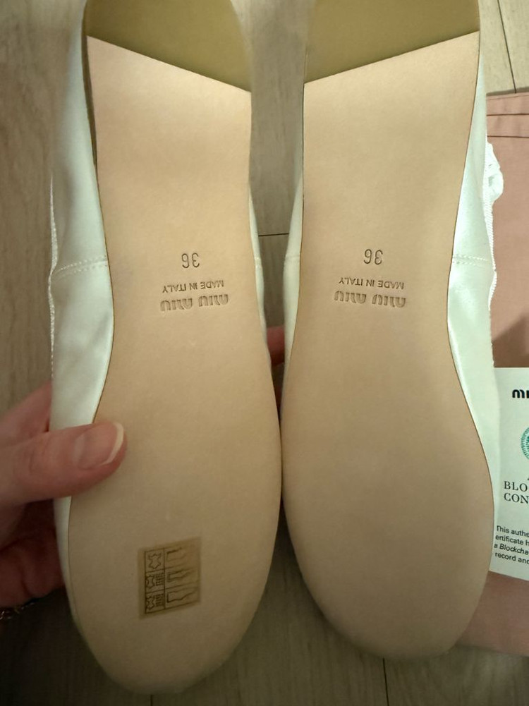 (정품) 미우미우 발레리나 새틴 플랫 슈즈 판매합니다 이미지