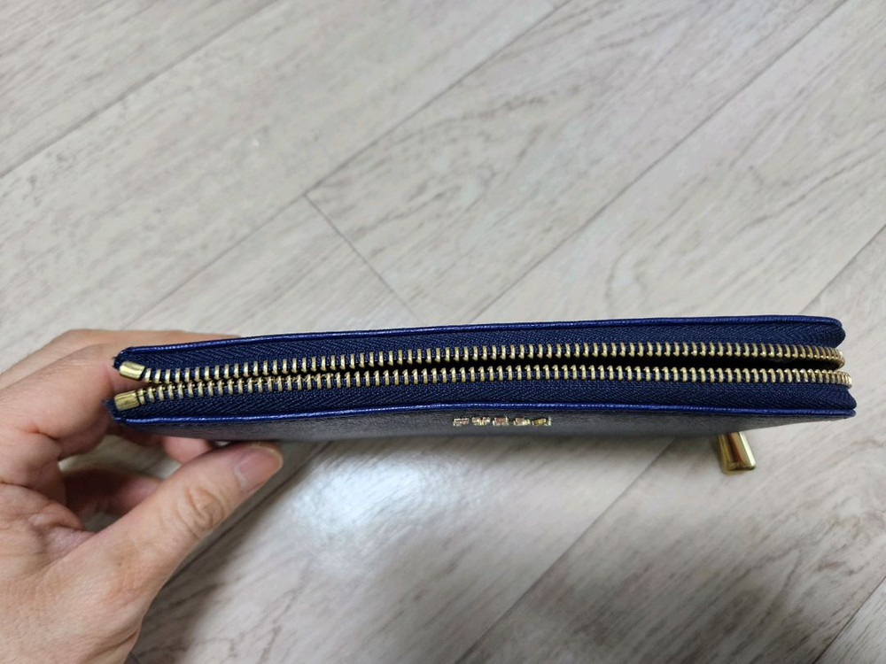 FURLA 풀라 네이비 장지갑 이미지