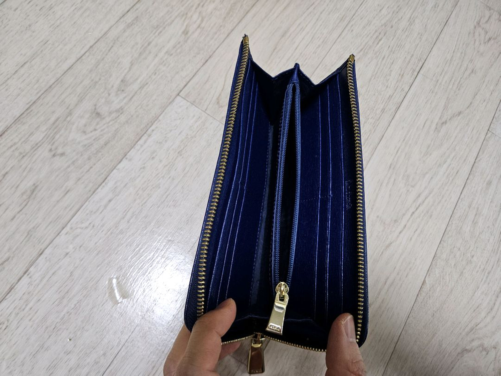 FURLA 풀라 네이비 장지갑 이미지