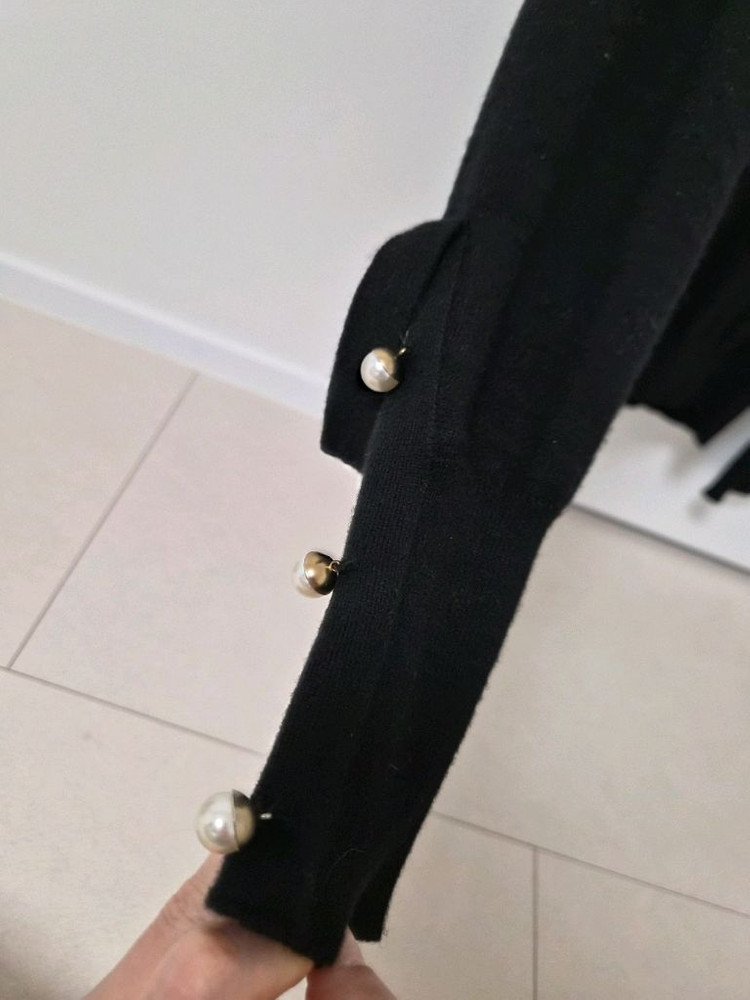 타임 진주 블랙 니트 이미지