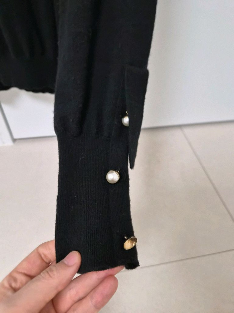 타임 진주 블랙 니트 이미지