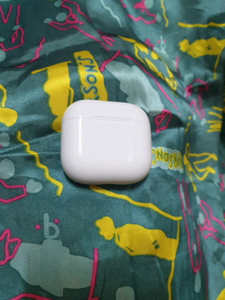 에어팟 4세대 노캔본체 +가죽케이스 (직거래 7,0)--5