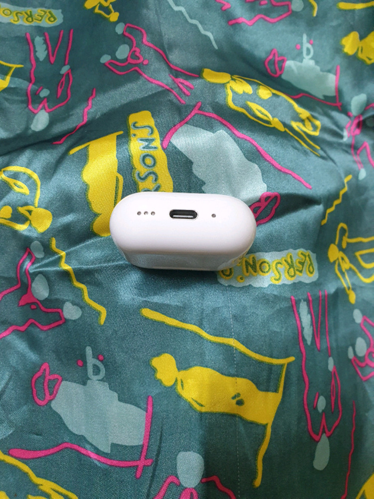 에어팟 4세대 노캔본체 +가죽케이스 (직거래 7,0)--6